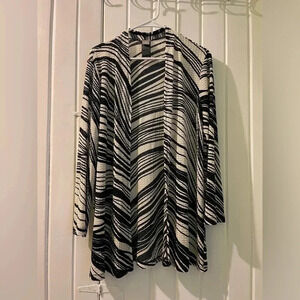 Chico’s travelers cardigan-size 2 US 12-14 like new